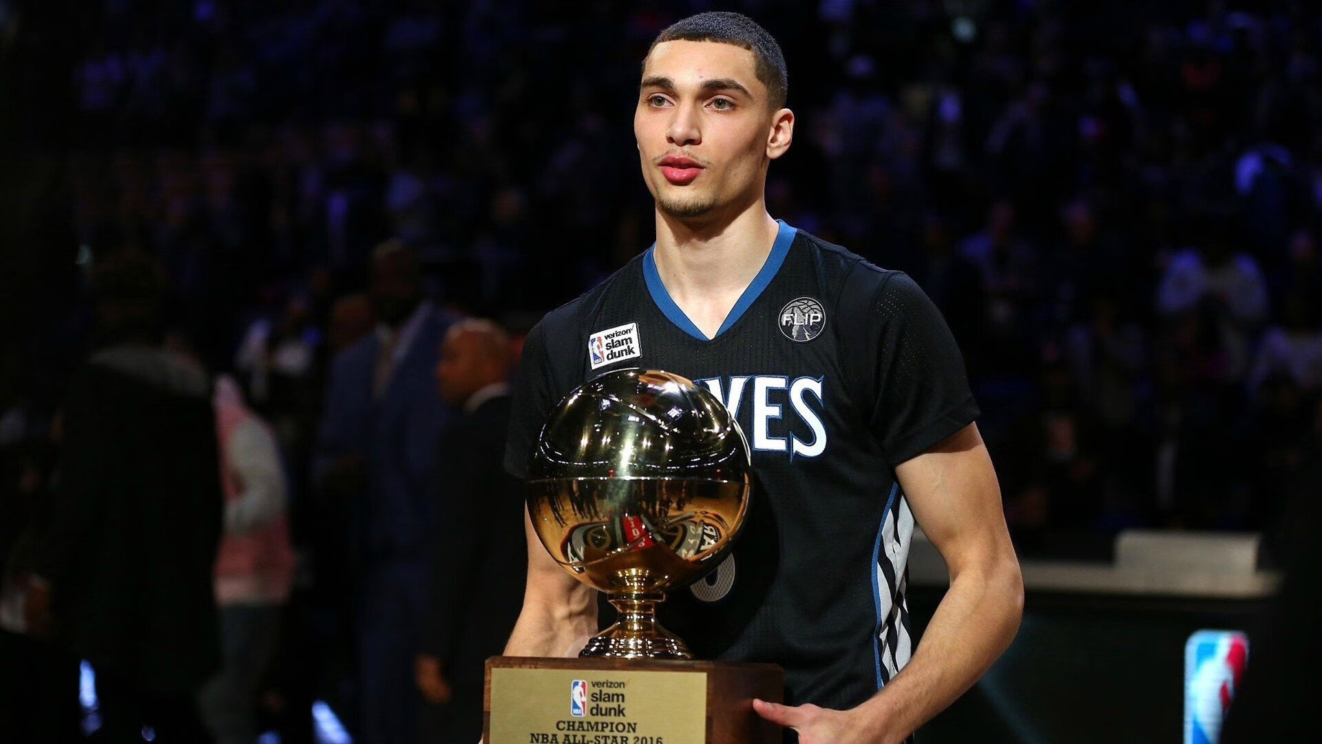 世界杯球场禁烟令执行到位 观赛环境明显改善